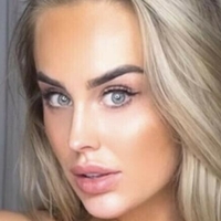 Julia Akkerman Naakt