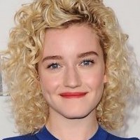 Julia Garner Naakt
