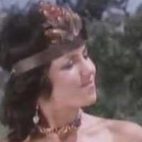 Julie Newdow Naakt