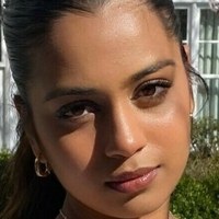Julie Sharma Naakt