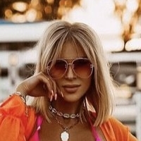 Karolina Naakt