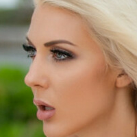 kristenhughey Naakt