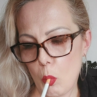 lady.smoker.queen Naakt