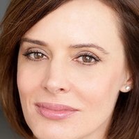 Lara Harris Naakt