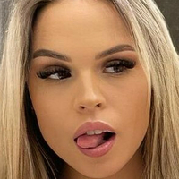 Larissa Sola Naakt