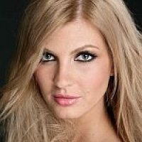 Laura Karnyaczki Naakt