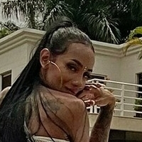 Laura Saenz Naakt