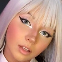 Laura Tsuki Naakt