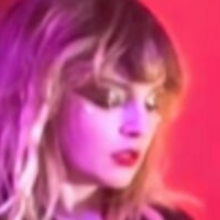 Lauren Mayberry Naakt