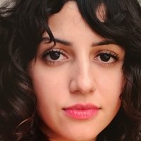 Layla Koshnoudi Naakt