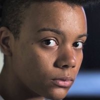 Leah Harvey Naakt