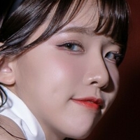 Lee Ahrin Naakt