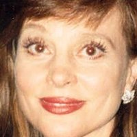 Leigh Taylor-Young Naakt