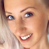 Leonie Pur Naakt