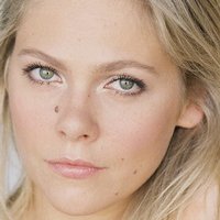 Lily Cowles Naakt