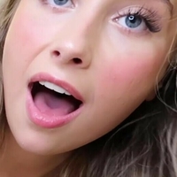 Lily Daisy Phillips Naakt