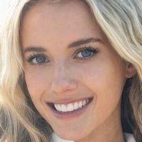 Lindsay Brewer Naakt