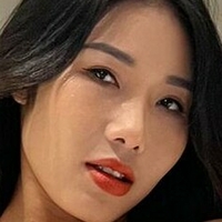 Linh Lee Naakt