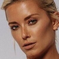 Liv Bentley Naakt