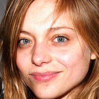 Lizzie Brocheré Naakt
