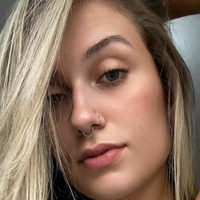 louiseadams Naakt