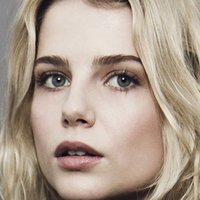 Lucy Boynton Naakt