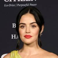 Lucy Hale Naakt