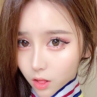 Lydia Yuna Naakt