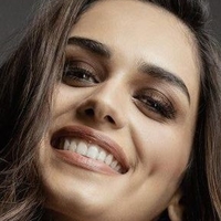 Manushi Chhillar Naakt