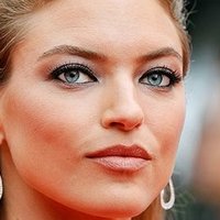 Martha Hunt Naakt