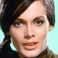 Martine Beswick Naakt