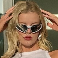 Mckenzie Hewson Naakt