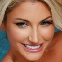 Mckinzie Roth Naakt