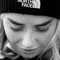 Mia Brodrick Naakt