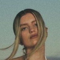 Mia Healey Naakt