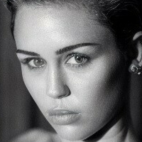 Miley Cyrus fakes Naakt