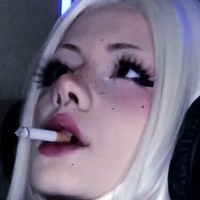 Milkyroth Naakt