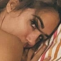 Miss Yennii Naakt