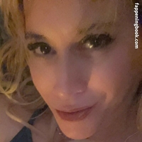 Ms. Cougar Mam Naakt