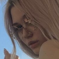 MyApril Naakt