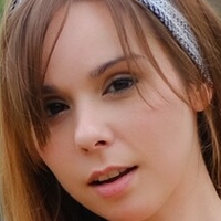 Nature Girl Nat Naakt