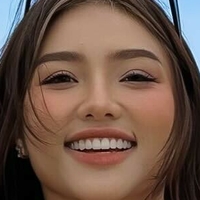 Ngann Nguyen Naakt