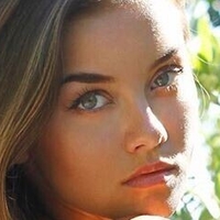 Nicola Cavanis Naakt