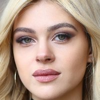 Nicola Peltz Naakt