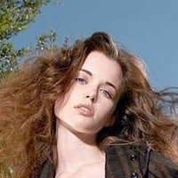 Nicole Linkletter Naakt