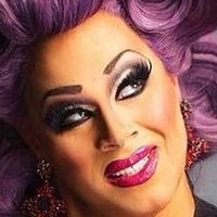 Nina West Naakt