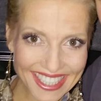 Noemie Czifra Naakt