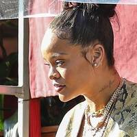 Rihanna Naakt