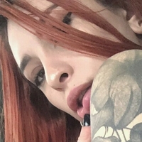 Riley Red Naakt