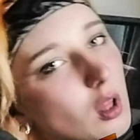 saitress Naakt